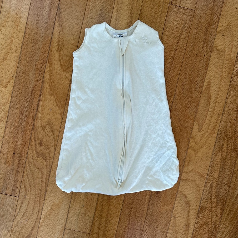 Halo sleep sack, natural white, 0-3 month newborn size, like new condition.